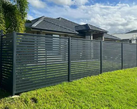 Modern Cutting Process Aluminum Slat Fencing with T3-T8 Temper and Decorative Design