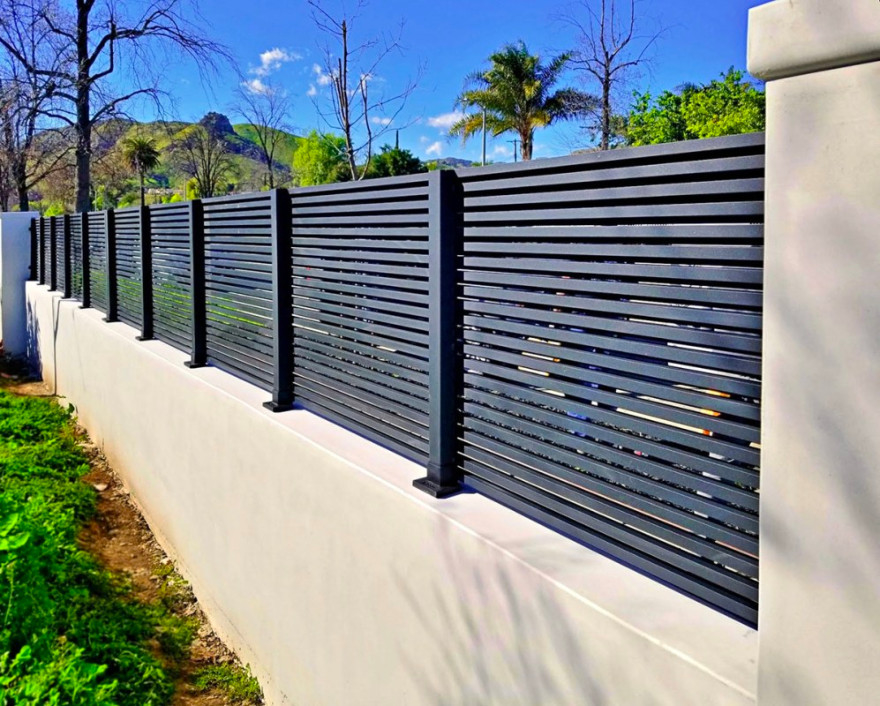Outdoor Decorative Yard Aluminum Vertical Tube Fence with Solid Black Powder Coating